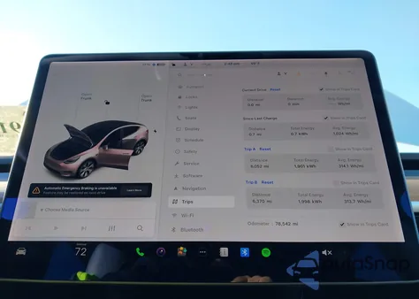 2020 Tesla Model Y Long Range Dual Motor All-Wheel Drive z USA, uszkodzony, nr VIN 5YJYGDEEXLF026315